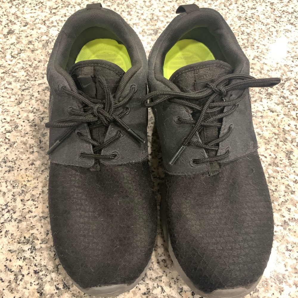 Nike roche running shoes